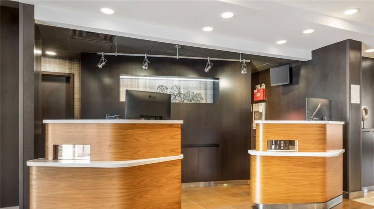 Comfort Inn & Suites Lobby