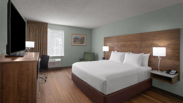 Wingate by Wyndham Livonia Room