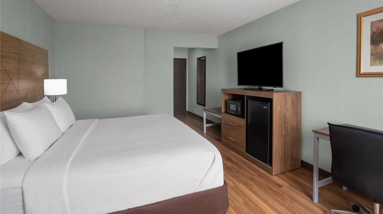 Wingate by Wyndham Livonia Room