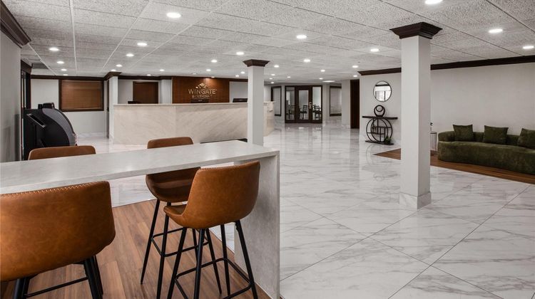 Wingate by Wyndham Livonia Lobby