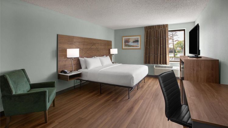 Wingate by Wyndham Livonia Suite