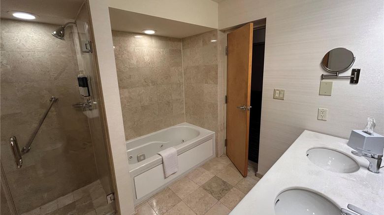 <b>Best Western Plainview-Long Island Hotel Room</b>. Images powered by <a href="https://iceportal.shijigroup.com/" title="IcePortal" target="_blank">IcePortal</a>.