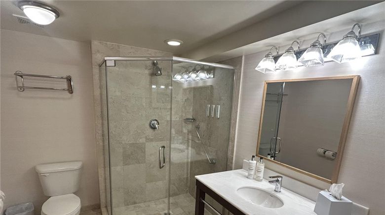 <b>Best Western Plainview-Long Island Hotel Room</b>. Images powered by <a href="https://iceportal.shijigroup.com/" title="IcePortal" target="_blank">IcePortal</a>.
