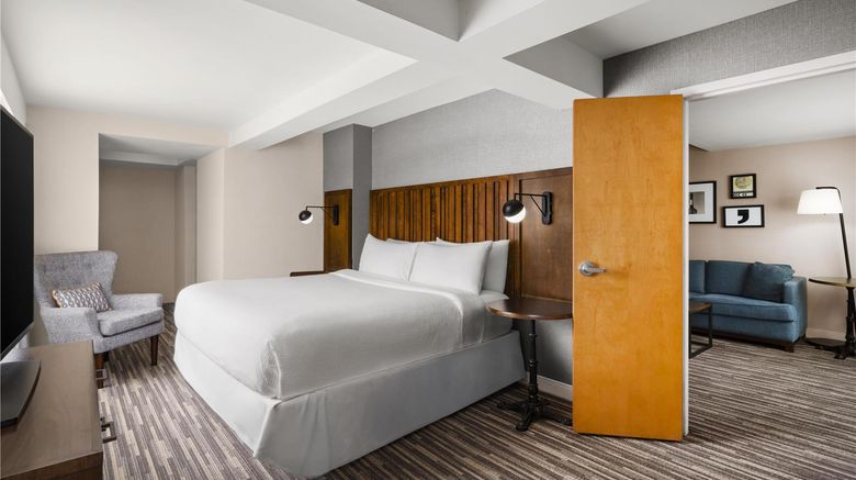 <b>Best Western Plainview-Long Island Hotel Suite</b>. Images powered by <a href="https://iceportal.shijigroup.com/" title="IcePortal" target="_blank">IcePortal</a>.