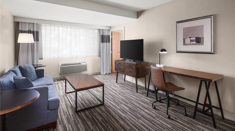 <b>Best Western Plainview-Long Island Hotel Suite</b>. Images powered by <a href="https://iceportal.shijigroup.com/" title="IcePortal" target="_blank">IcePortal</a>.