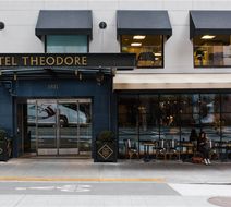 Hotel Theodore Exterior