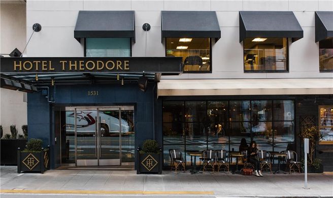 Hotel Theodore Exterior