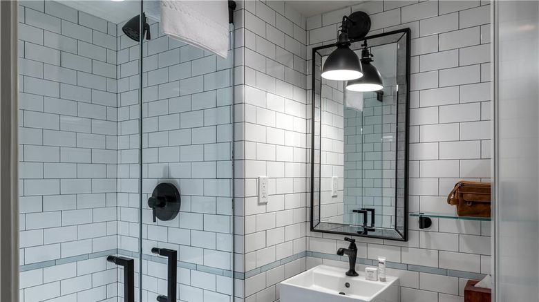 <b>Hotel Theodore Room</b>. Images powered by <a href="https://iceportal.shijigroup.com/" title="IcePortal" target="_blank">IcePortal</a>.