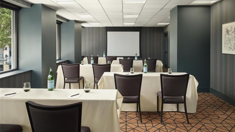 <b>Hotel Theodore Meeting</b>. Images powered by <a href="https://iceportal.shijigroup.com/" title="IcePortal" target="_blank">IcePortal</a>.