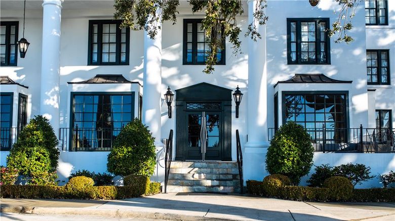 White House Hotel Exterior. Images powered by <a href="https://iceportal.shijigroup.com" target="_blank" rel="noopener">Ice Portal</a>.