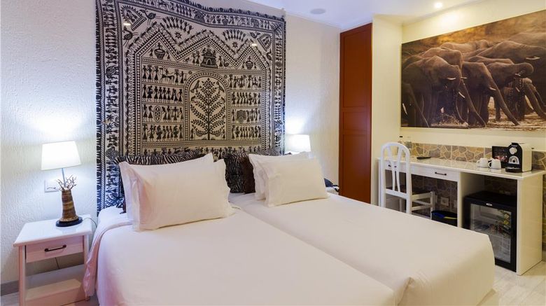 <b>Hotel AS Lisboa Room</b>. Images powered by <a href="https://iceportal.shijigroup.com/" title="IcePortal" target="_blank">IcePortal</a>.