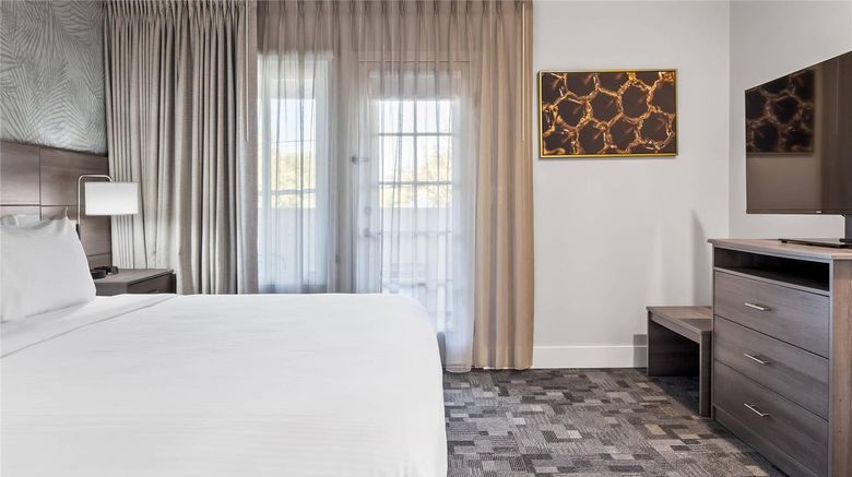 <b>University Park Inn & Suites, An Ascend Suite</b>. Images powered by <a href="https://iceportal.shijigroup.com/" title="IcePortal" target="_blank">IcePortal</a>.