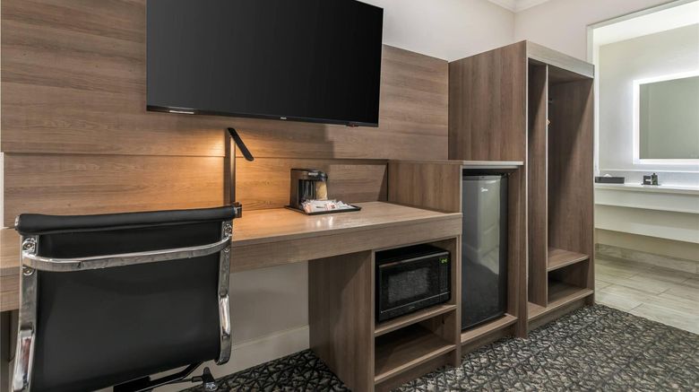 <b>University Park Inn & Suites, An Ascend Room</b>. Images powered by <a href="https://iceportal.shijigroup.com/" title="IcePortal" target="_blank">IcePortal</a>.