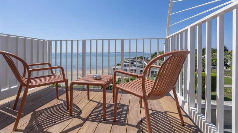 <b>Hotel Beau Rivage, Royan Suite</b>. Images powered by <a href="https://iceportal.shijigroup.com/" title="IcePortal" target="_blank">IcePortal</a>.