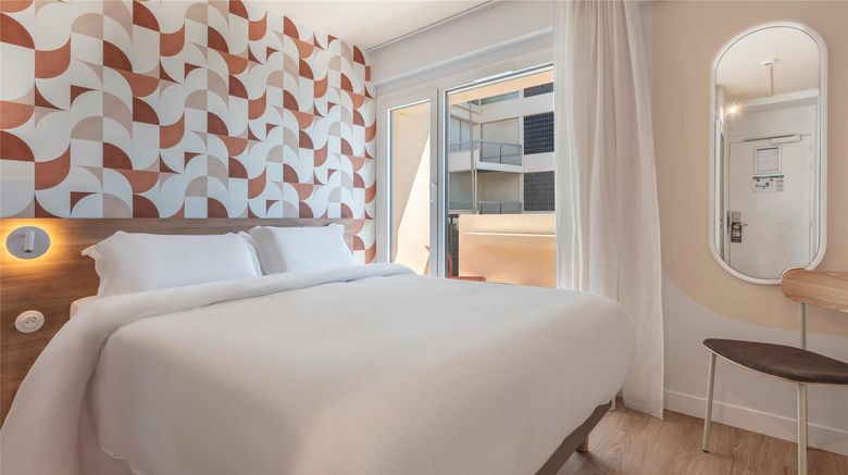 <b>Hotel Beau Rivage, Royan Room</b>. Images powered by <a href="https://iceportal.shijigroup.com/" title="IcePortal" target="_blank">IcePortal</a>.
