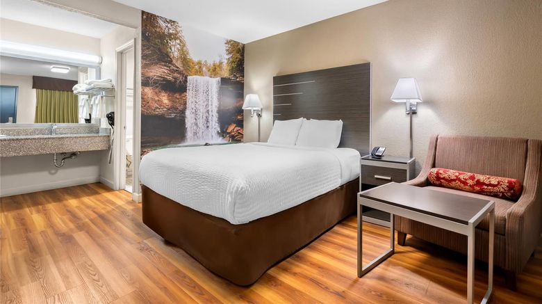 <b>Clarion Pointe Athens I-65 Room</b>. Images powered by <a href="https://iceportal.shijigroup.com/" title="IcePortal" target="_blank">IcePortal</a>.