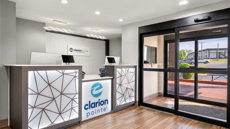Clarion Pointe Athens I-65 Lobby