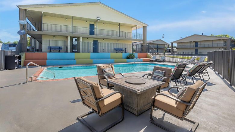 <b>Clarion Pointe Athens I-65 Pool</b>. Images powered by <a href="https://iceportal.shijigroup.com/" title="IcePortal" target="_blank">IcePortal</a>.