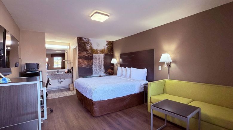 <b>Clarion Pointe Athens I-65 Room</b>. Images powered by <a href="https://iceportal.shijigroup.com/" title="IcePortal" target="_blank">IcePortal</a>.
