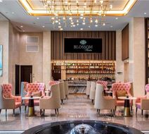 Blossom Hotel Houston, Curio Collection Lobby