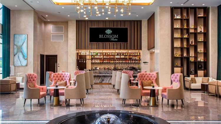 Blossom Hotel Houston, Curio Collection Lobby