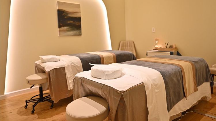 Blossom Hotel Houston, Curio Collection Spa