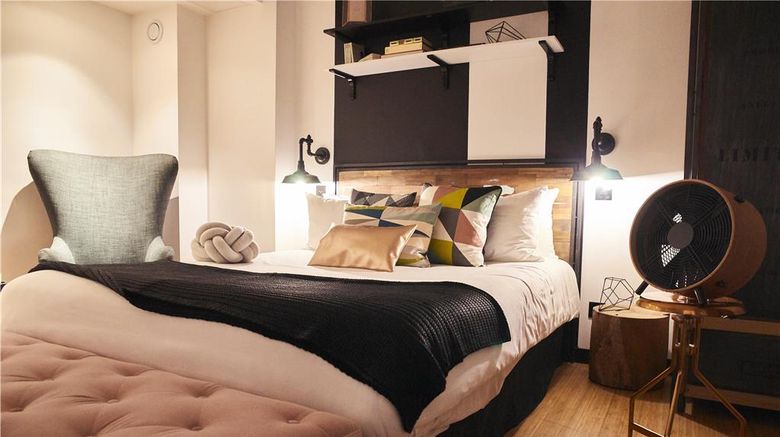 <b>Hotel Madrigal Suite</b>. Images powered by <a href="https://iceportal.shijigroup.com/" title="IcePortal" target="_blank">IcePortal</a>.