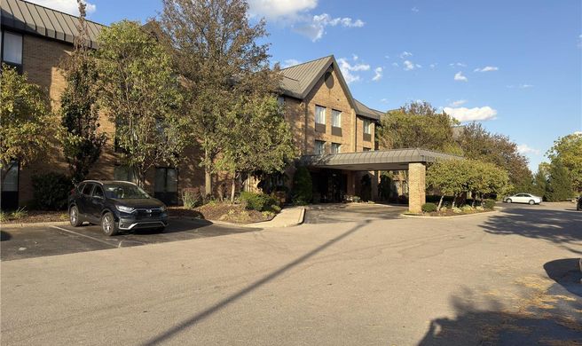 Wingate by Wyndham Utica Exterior