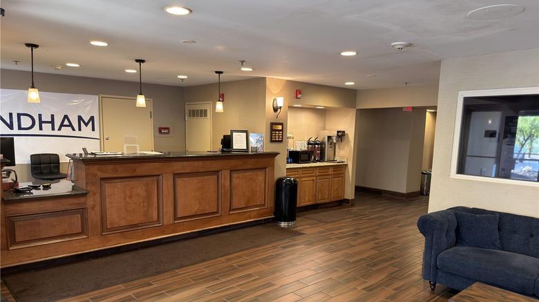 <b>Wingate by Wyndham Utica Lobby</b>. Images powered by <a href="https://iceportal.shijigroup.com/" title="IcePortal" target="_blank">IcePortal</a>.