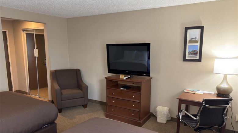 <b>Wingate by Wyndham Utica Room</b>. Images powered by <a href="https://iceportal.shijigroup.com/" title="IcePortal" target="_blank">IcePortal</a>.
