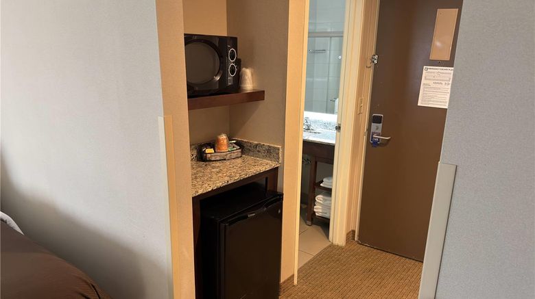 <b>Wingate by Wyndham Utica Room</b>. Images powered by <a href="https://iceportal.shijigroup.com/" title="IcePortal" target="_blank">IcePortal</a>.