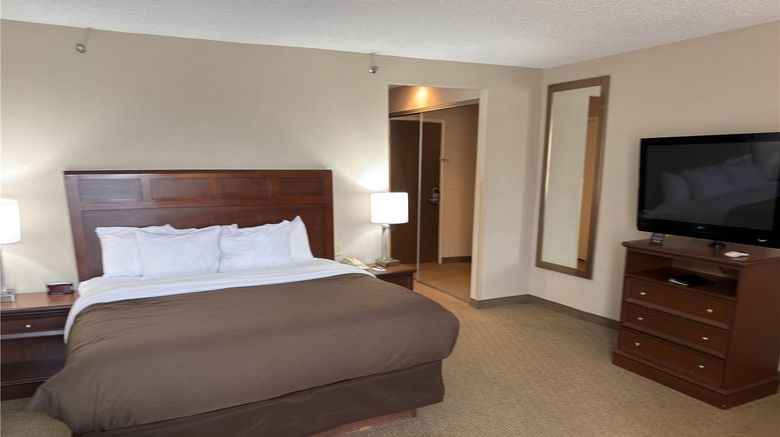 <b>Wingate by Wyndham Utica Room</b>. Images powered by <a href="https://iceportal.shijigroup.com/" title="IcePortal" target="_blank">IcePortal</a>.