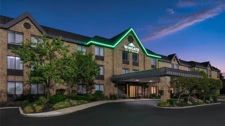 Wingate by Wyndham Utica Exterior