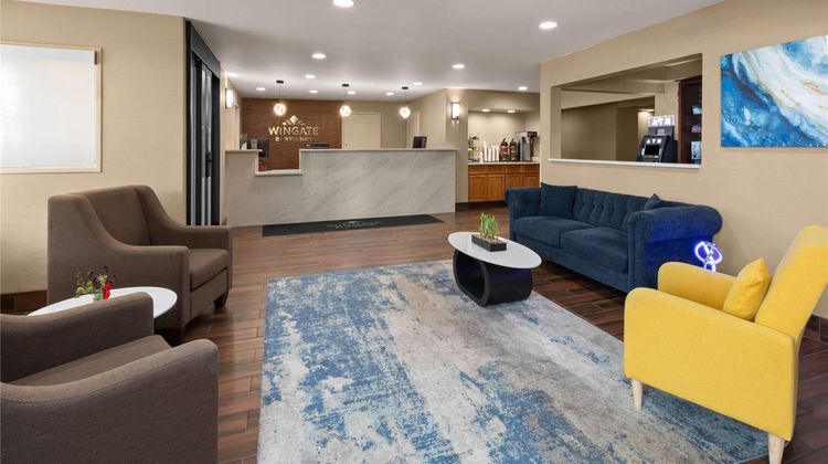 Wingate by Wyndham Utica Lobby