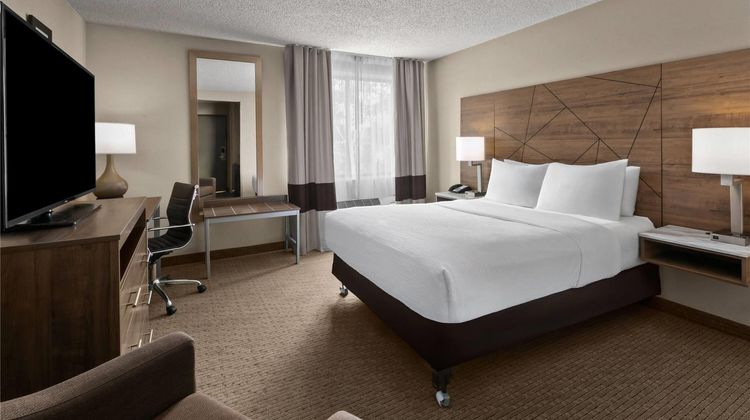 Wingate by Wyndham Utica Room