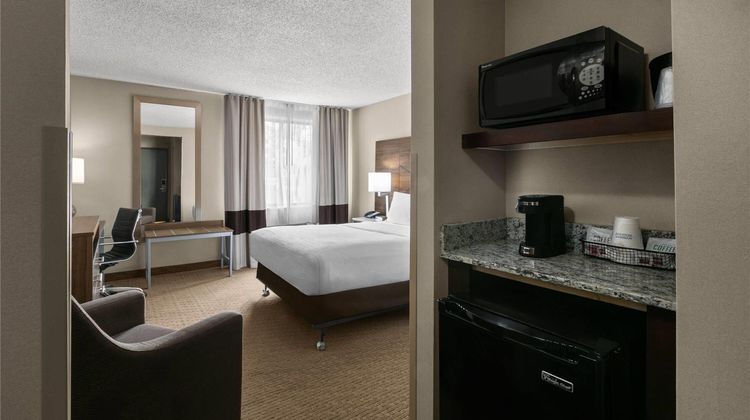 Wingate by Wyndham Utica Room