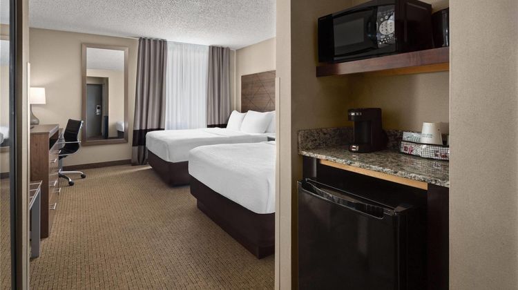 Wingate by Wyndham Utica Room
