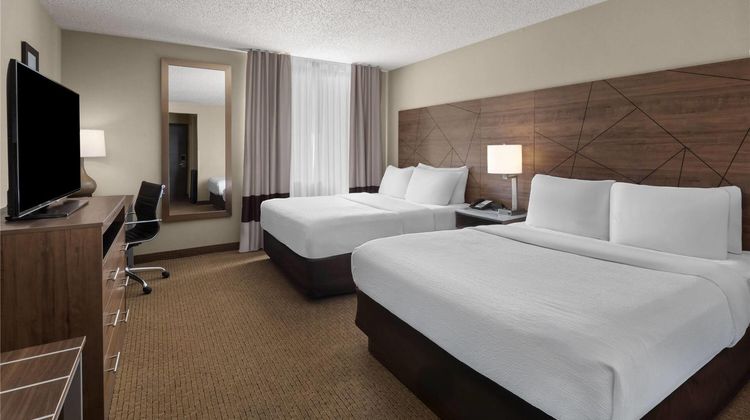 Wingate by Wyndham Utica Room