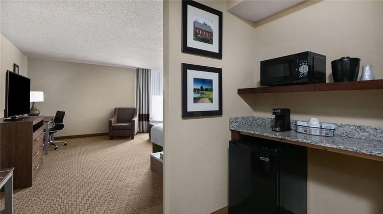 Wingate by Wyndham Utica Suite