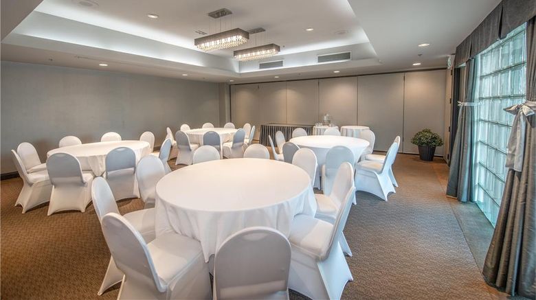 <b>Lonsdale Quay Hotel Meeting</b>. Images powered by <a href="https://iceportal.shijigroup.com/" title="IcePortal" target="_blank">IcePortal</a>.