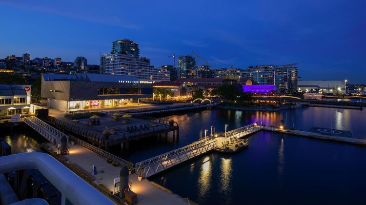 Lonsdale Quay Hotel Exterior