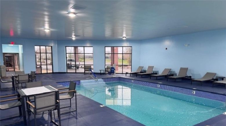 <b>La Quinta Inn & Suites Miamisburg Pool</b>. Images powered by <a href="https://iceportal.shijigroup.com/" title="IcePortal" target="_blank">IcePortal</a>.