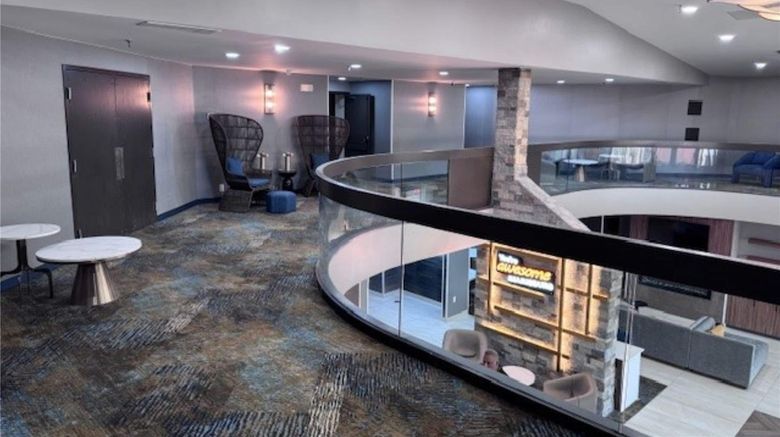 <b>La Quinta Inn & Suites Miamisburg Lobby</b>. Images powered by <a href="https://iceportal.shijigroup.com/" title="IcePortal" target="_blank">IcePortal</a>.