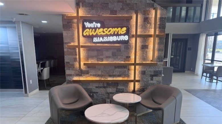 <b>La Quinta Inn & Suites Miamisburg Lobby</b>. Images powered by <a href="https://iceportal.shijigroup.com/" title="IcePortal" target="_blank">IcePortal</a>.
