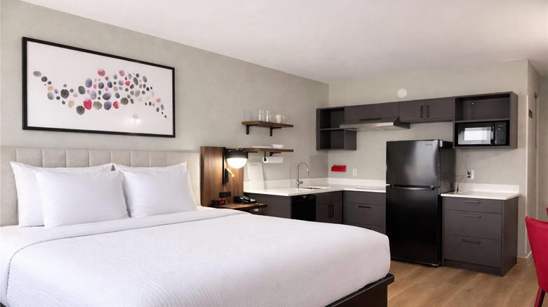 <b>La Quinta Inn & Suites Miamisburg Room</b>. Images powered by <a href="https://iceportal.shijigroup.com/" title="IcePortal" target="_blank">IcePortal</a>.