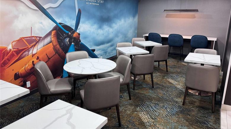 <b>La Quinta Inn & Suites Miamisburg Lobby</b>. Images powered by <a href="https://iceportal.shijigroup.com/" title="IcePortal" target="_blank">IcePortal</a>.