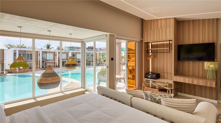LIME Resort Bohol, a member of Radisson Pool