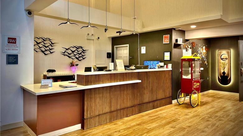 <b>Quality Inn & Suites Thunder Bay Lobby</b>. Images powered by <a href="https://iceportal.shijigroup.com/" title="IcePortal" target="_blank">IcePortal</a>.