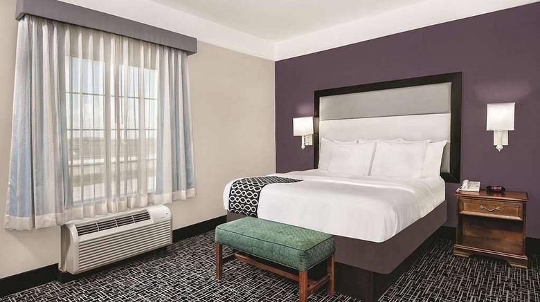 <b>Vista Del Sol Hotel Rosenberg Suite</b>. Images powered by <a href="https://iceportal.shijigroup.com/" title="IcePortal" target="_blank">IcePortal</a>.