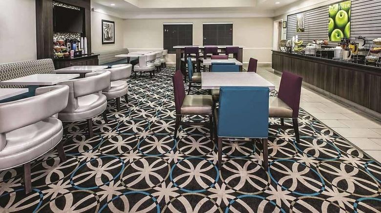 <b>Vista Del Sol Hotel Rosenberg Restaurant</b>. Images powered by <a href="https://iceportal.shijigroup.com/" title="IcePortal" target="_blank">IcePortal</a>.